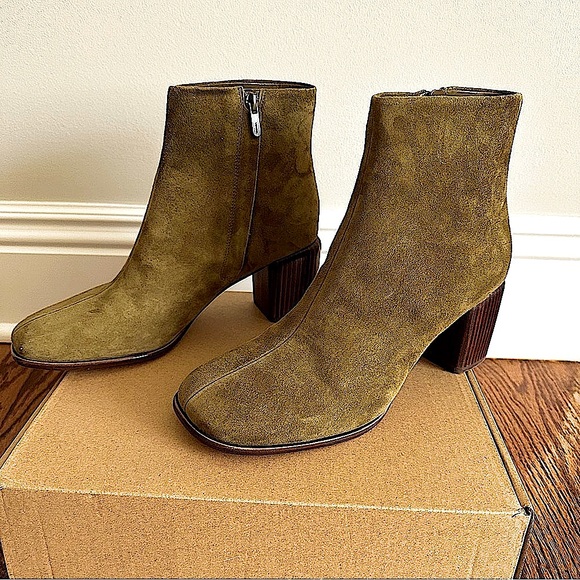VINCE suede ankle Boots - NWT - Size 10 - Picture 8 of 14